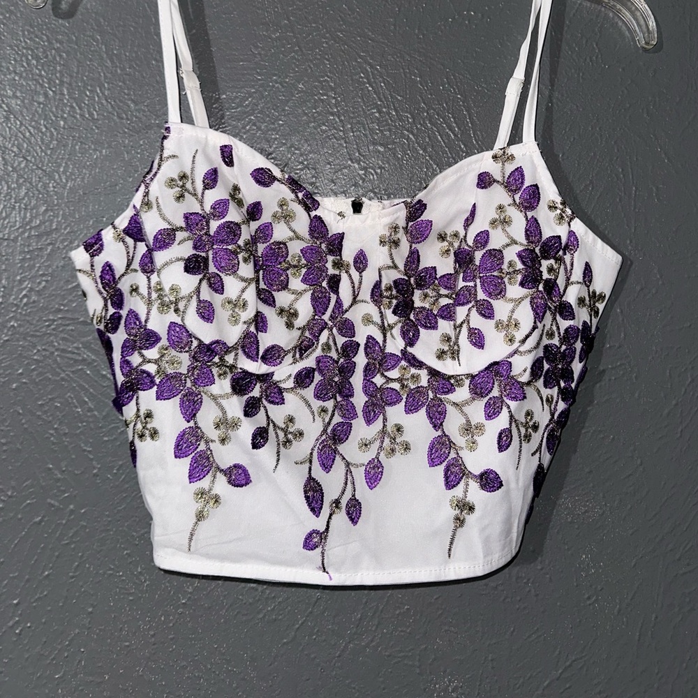 White crop top with purple flowers! Zipper on the back